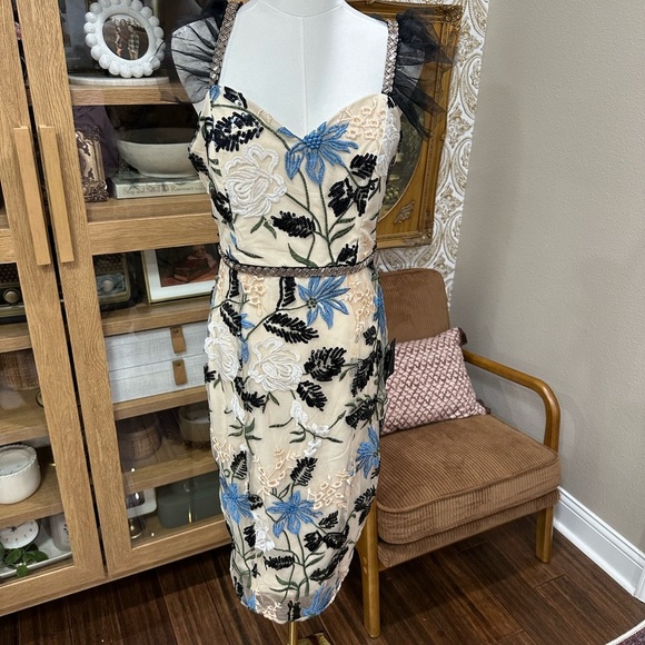 Lulu’s Floral Embroidered Dress - Black and Blue size medium BNWT - Picture 3 of 7